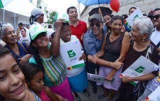 Distrito de Barranquilla entrega títulos de propiedad a 215 familias en el Galán Distrito de Barranquilla entrega títulos de propiedad a 215 familias en el Galán