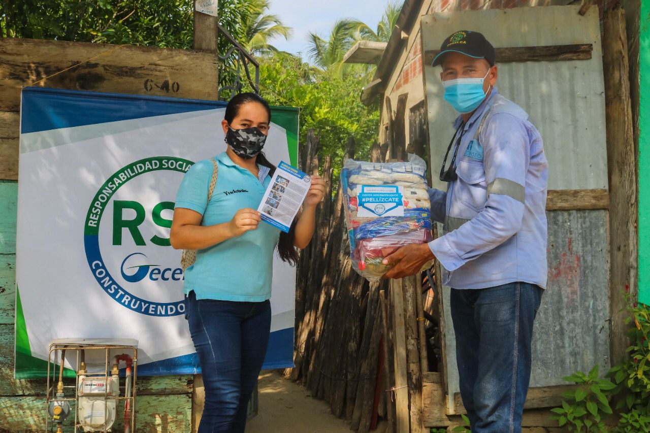 Gecelca entregó más 4.300 ayudas alimentarias en La Guajira Funcionarios de Gecelca entregan ayudas alimentarias en el departamento de La Guajira