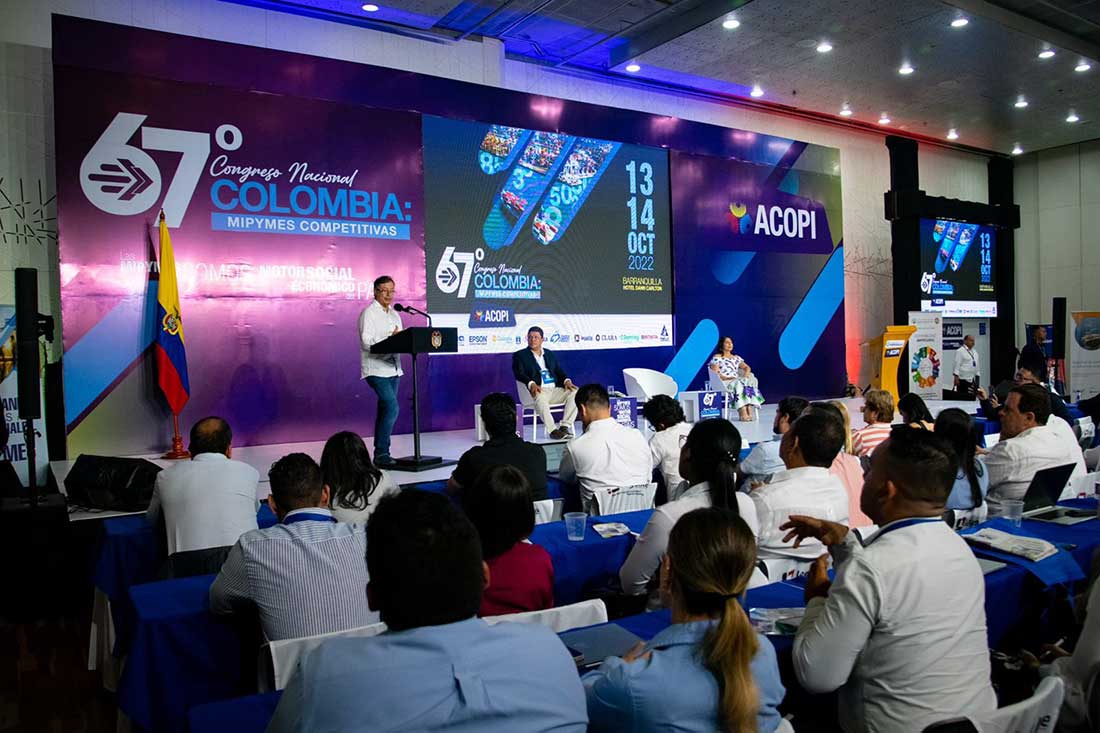 Petro propone un megabanco estatal para acabar con el ‘gota a gota’ Gustavo Petro ante el congreso de Acopi en Barranquilla