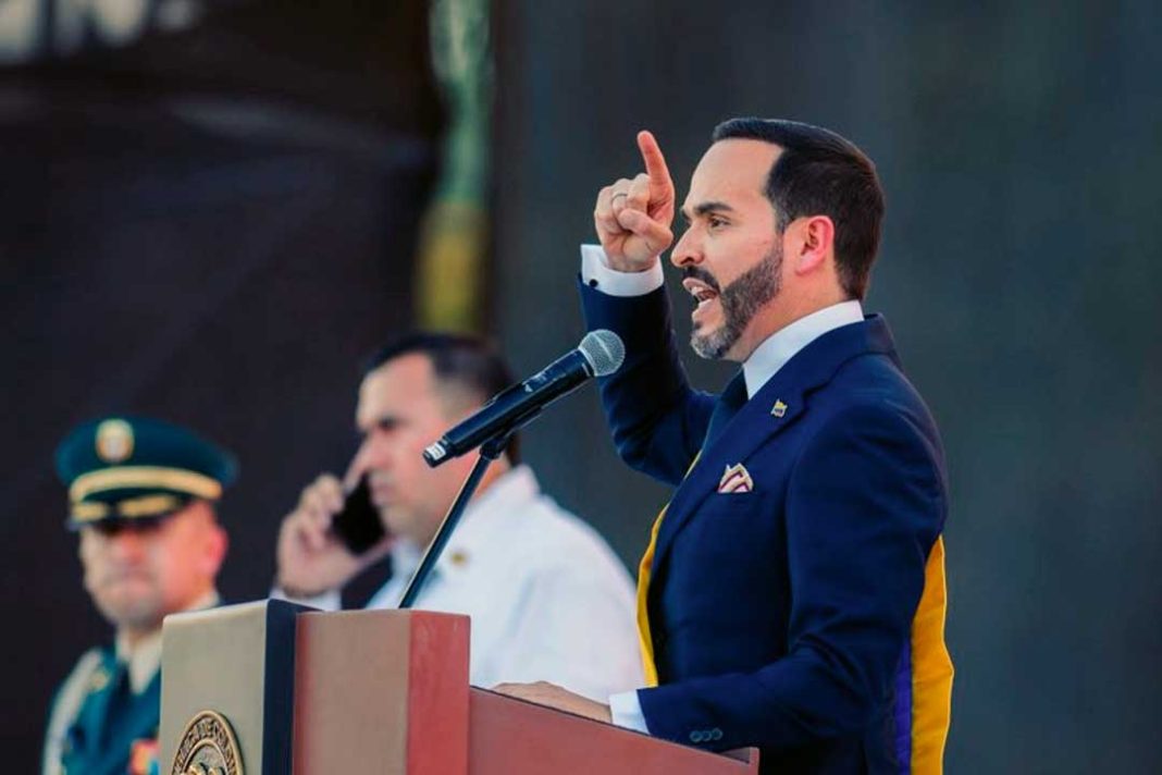 “De la coca al coco”: Abelardo De La Espriella asume la Presidencia con giros en la política antidrogas, fiscal y ambiental Abelardo De la Espriella en su ceremonia de toma de posesión
