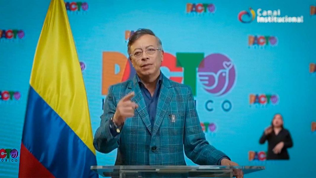 Gustavo Petro durante su intervención como jefe de la oposición en Colombia